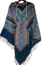 Load image into Gallery viewer, Mönstrad Poncho med Luva