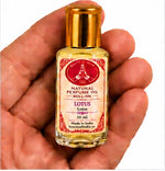 Load image into Gallery viewer, Lotus parfymolja 10 ml – flaska i handen | Beauty of India
