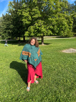 Ladda upp bild till gallerivisning, Randig Poncho med Luva
