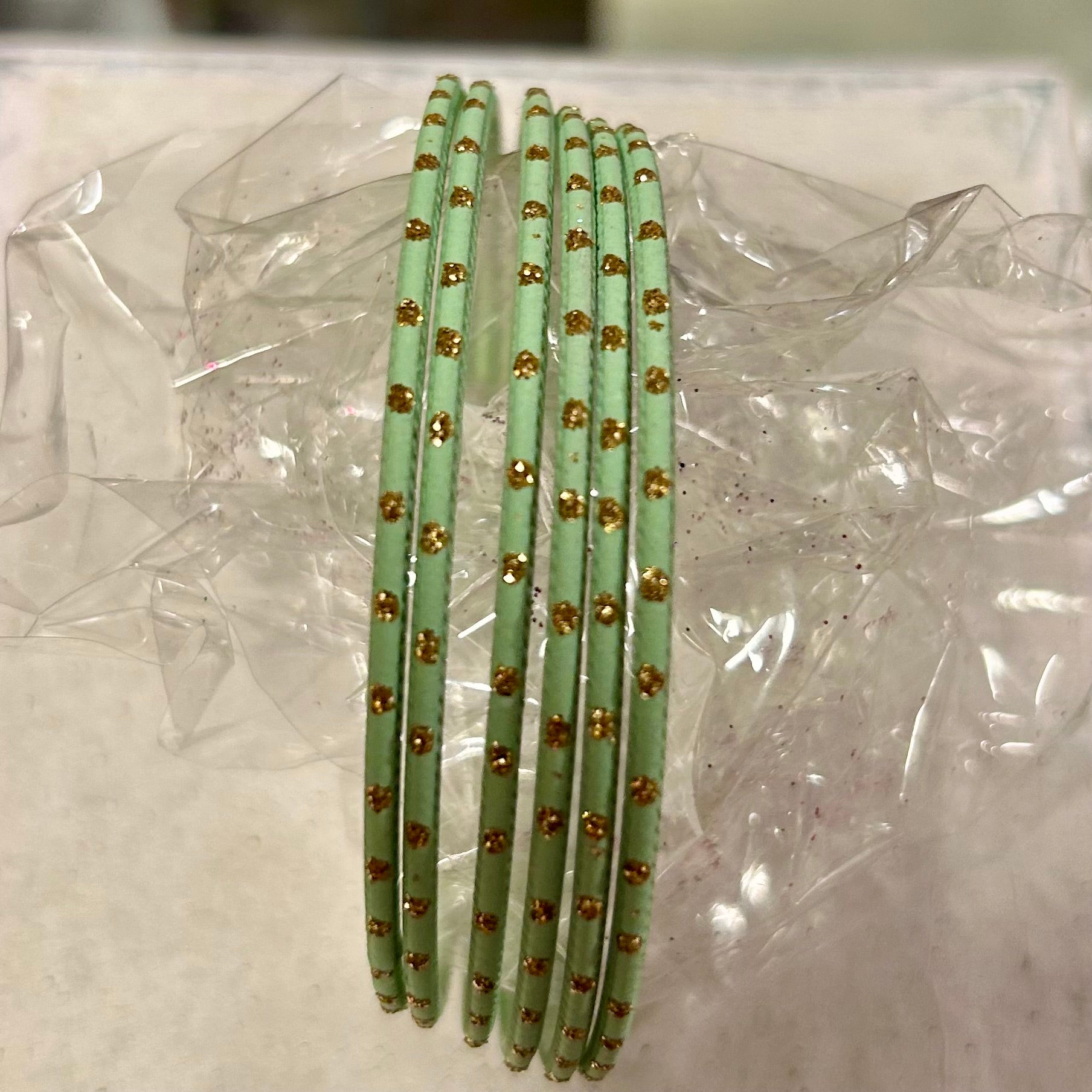 L Färgglada matta Bangles – Indiska armband 6 för 20 kr