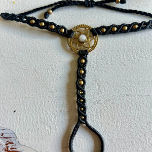 1. Flower of Life Handsmyckesarmband i makramé