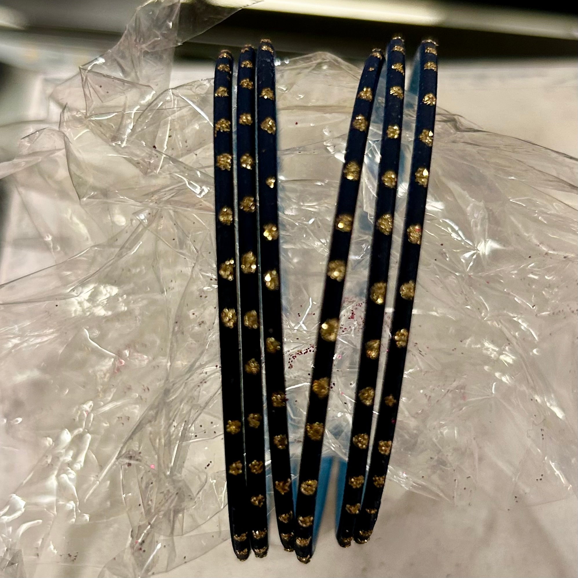 L Färgglada matta Bangles – Indiska armband 6 för 20 kr