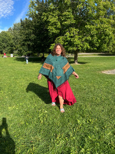 Randig Poncho med Luva