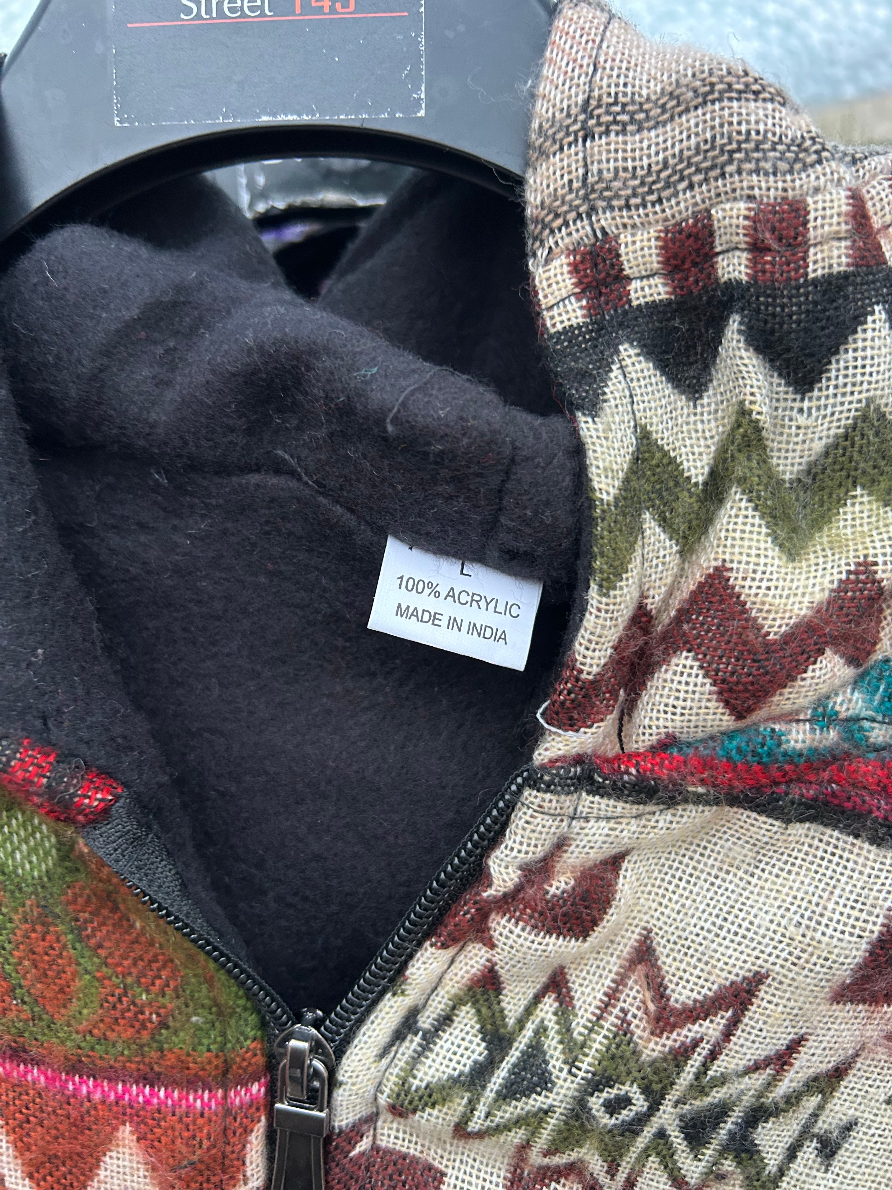 Akryljacka med fleecefoder och luva