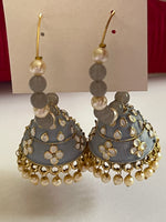 Ladda upp bild till gallerivisning, Stora indiska Jhumka-örhängen med pärlor – unika exemplar
