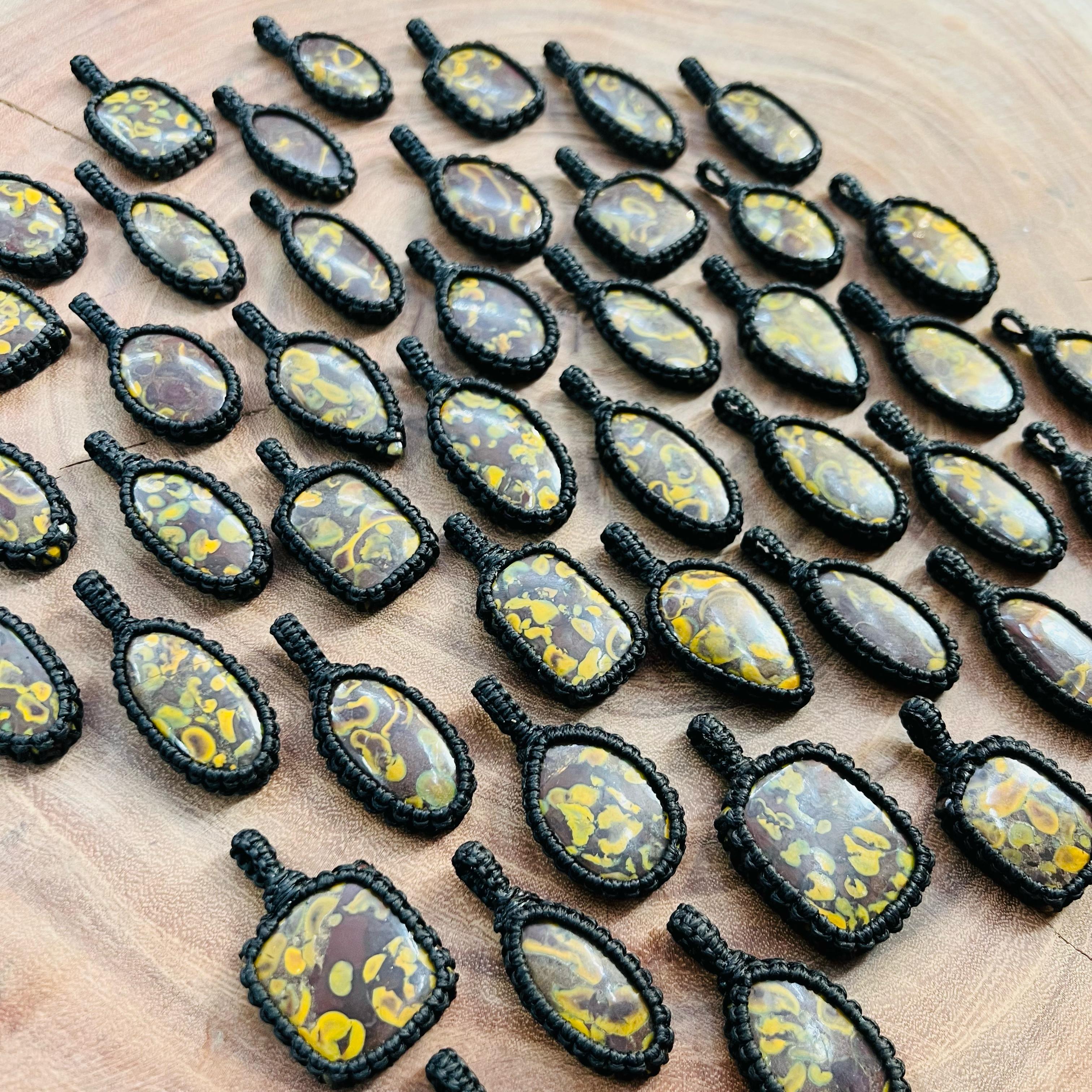 Halsband med ädelsten