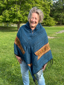 Randig Poncho med Luva
