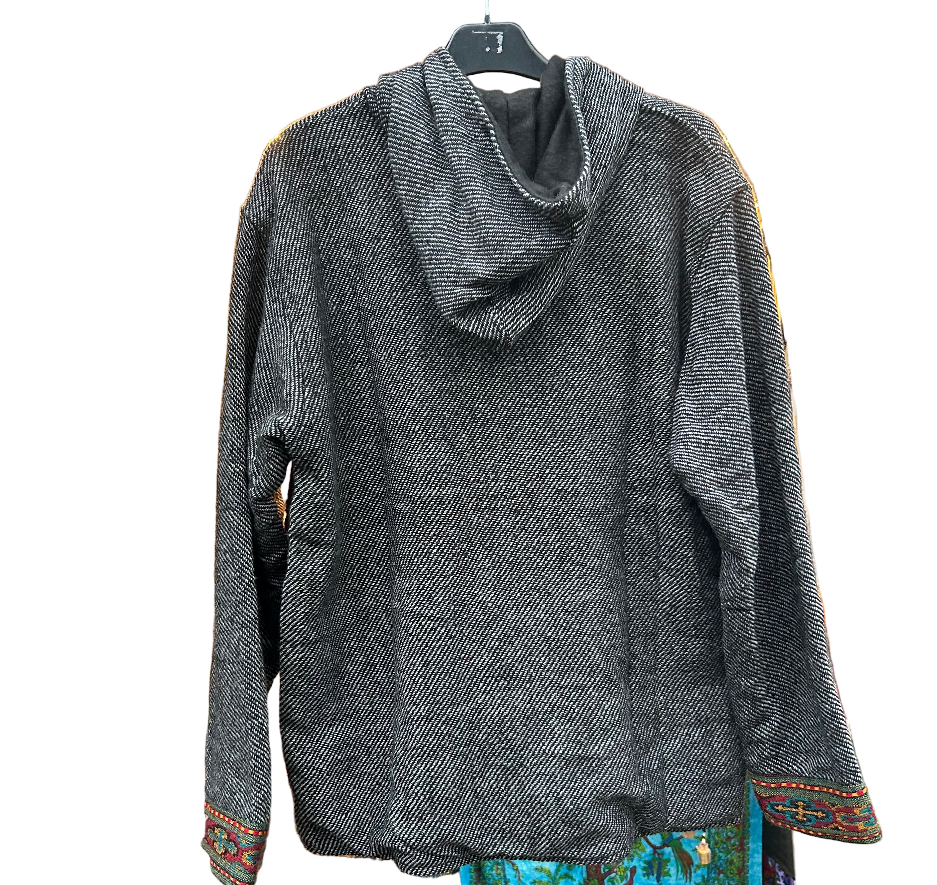 Akryljacka med fleecefoder och luva