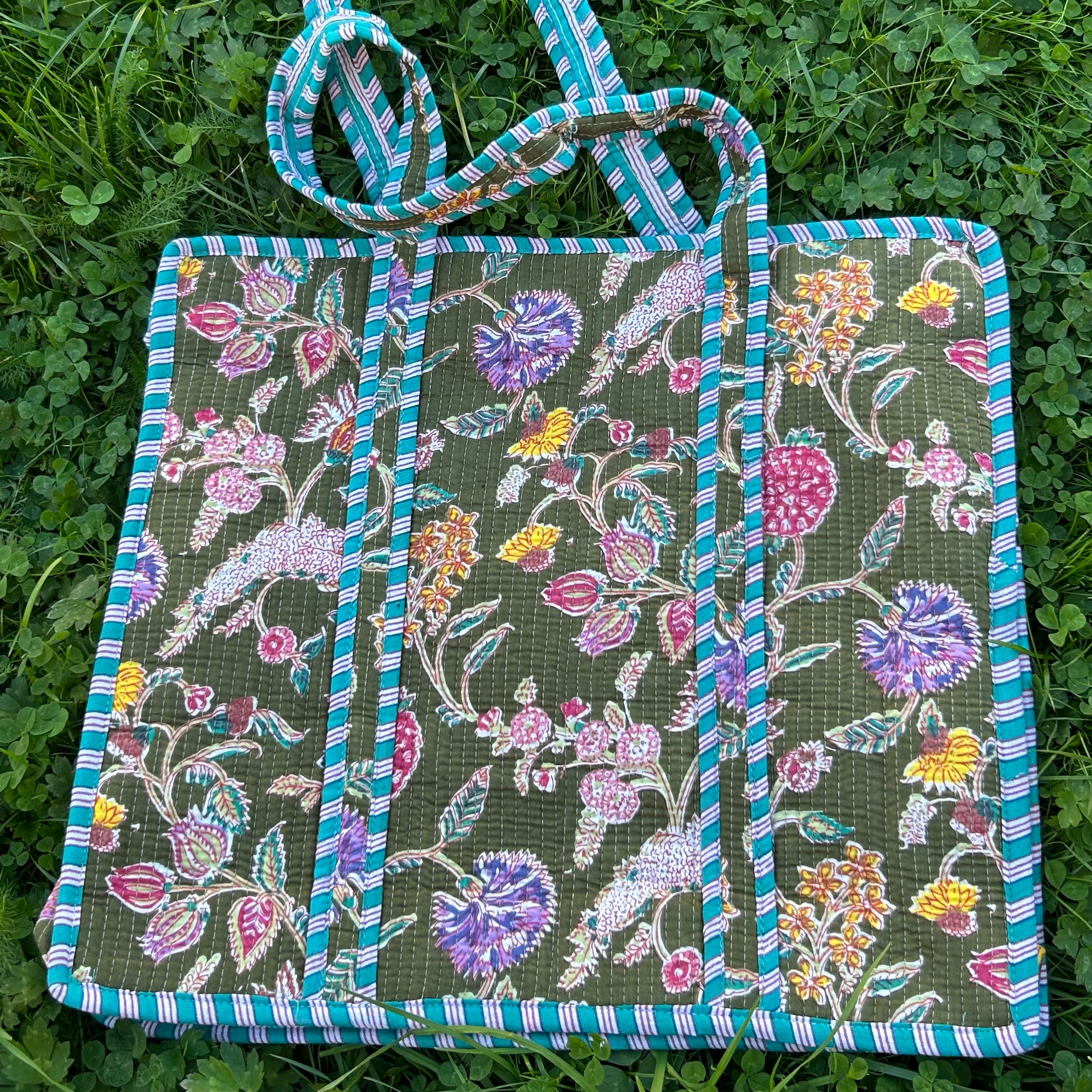 2. Praktisk och rymlig tygväska i bomull blommor
