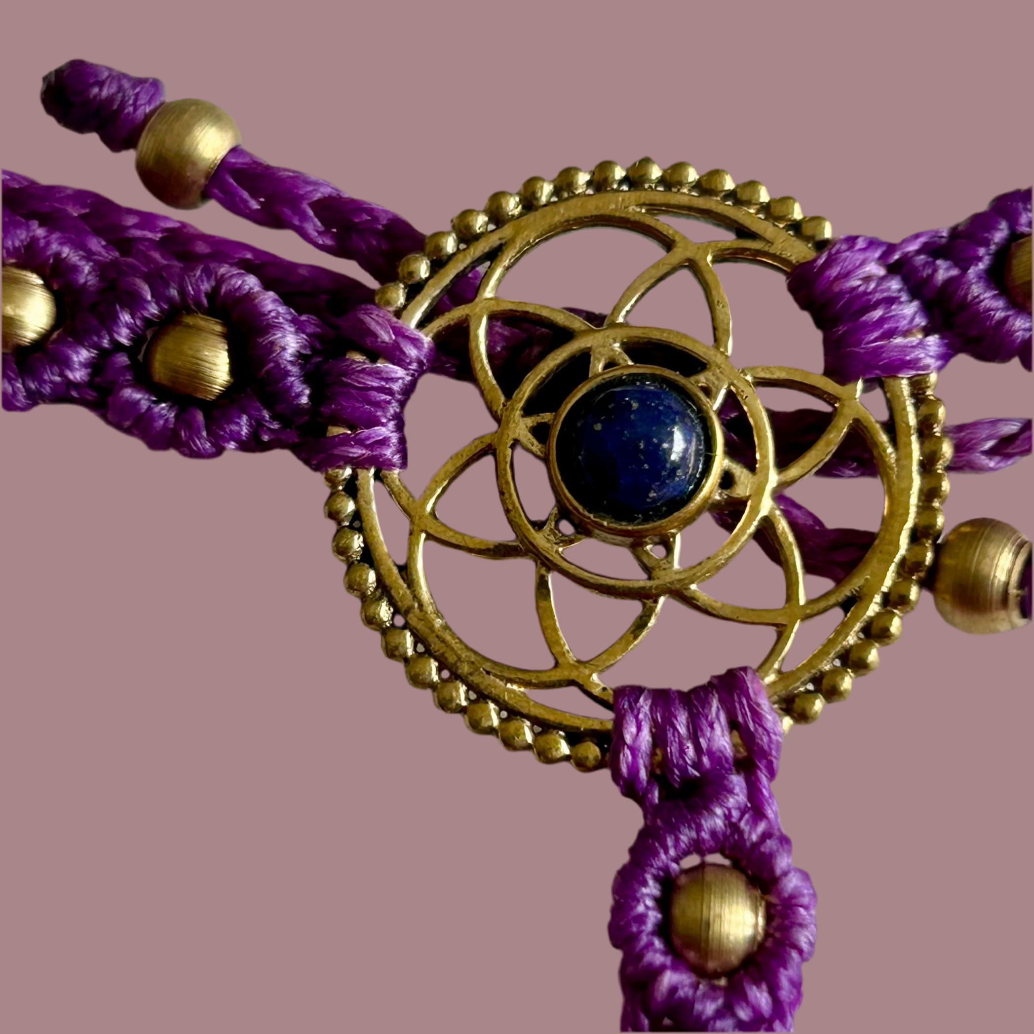 1. Flower of Life Handsmyckesarmband i makramé