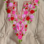 Ladda upp bild till gallerivisning, Lyxig poncho från Kashmir – värme med stil
