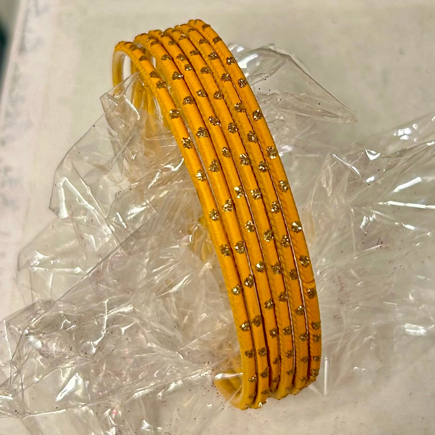 L Färgglada matta Bangles – Indiska armband 6 för 20 kr