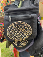 Ladda upp bild till gallerivisning, Höftväska med Flower of Life- eller Tree of Life-motiv
