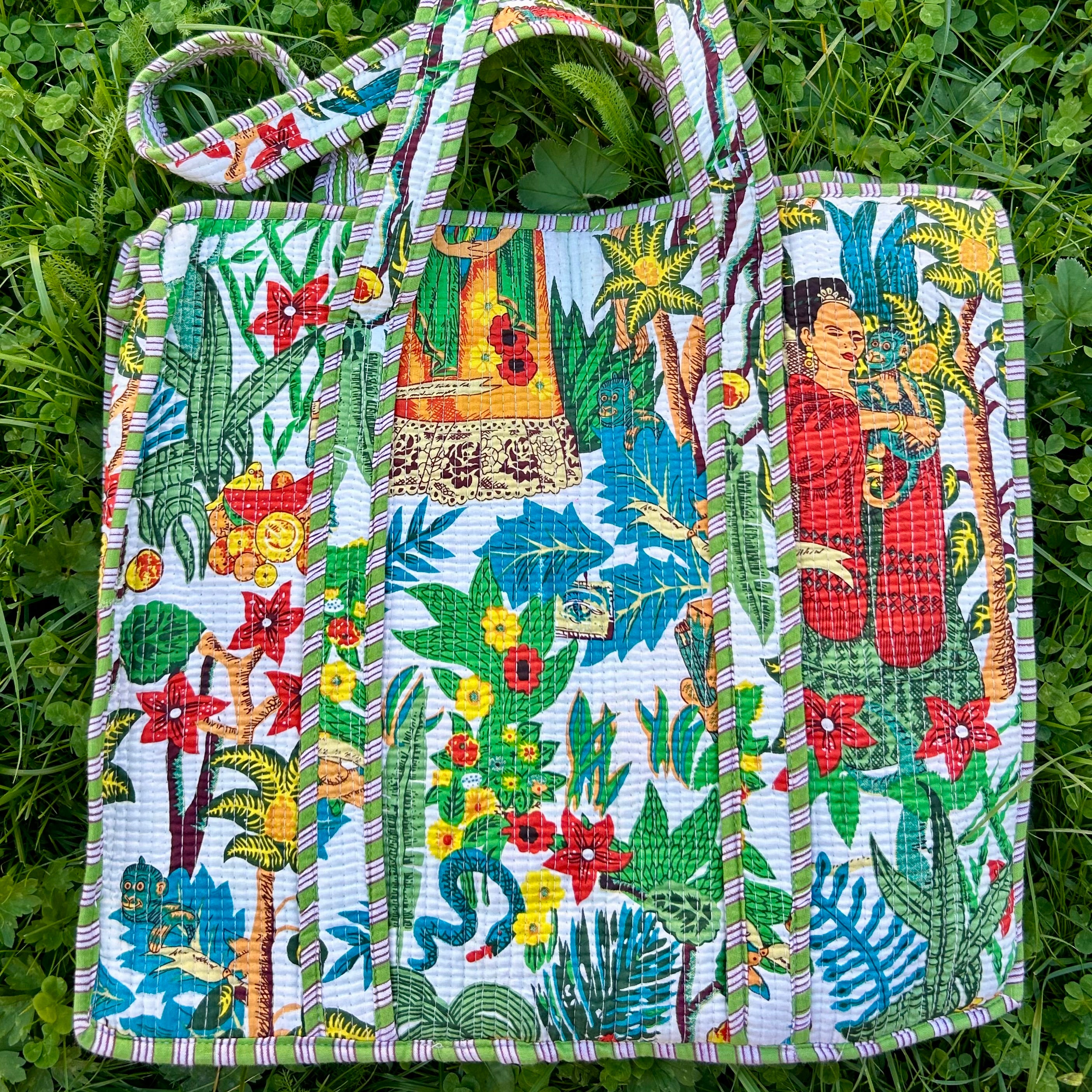 4. Praktisk och rymlig tygväska i bomull Frida Kahlo