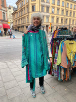 Load image into Gallery viewer, Kort bohemisk kimono jag var en sari, återvunnet tyg
