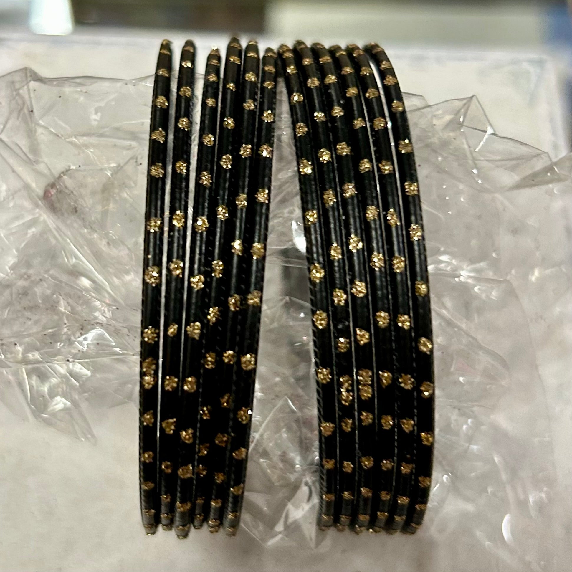 L Färgglada matta Bangles – Indiska armband 6 för 20 kr