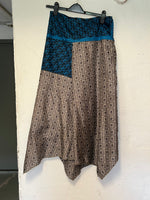 Load image into Gallery viewer, Sari beach pants with slit
