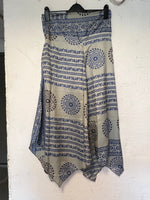 Load image into Gallery viewer, Sari beach pants with slit
