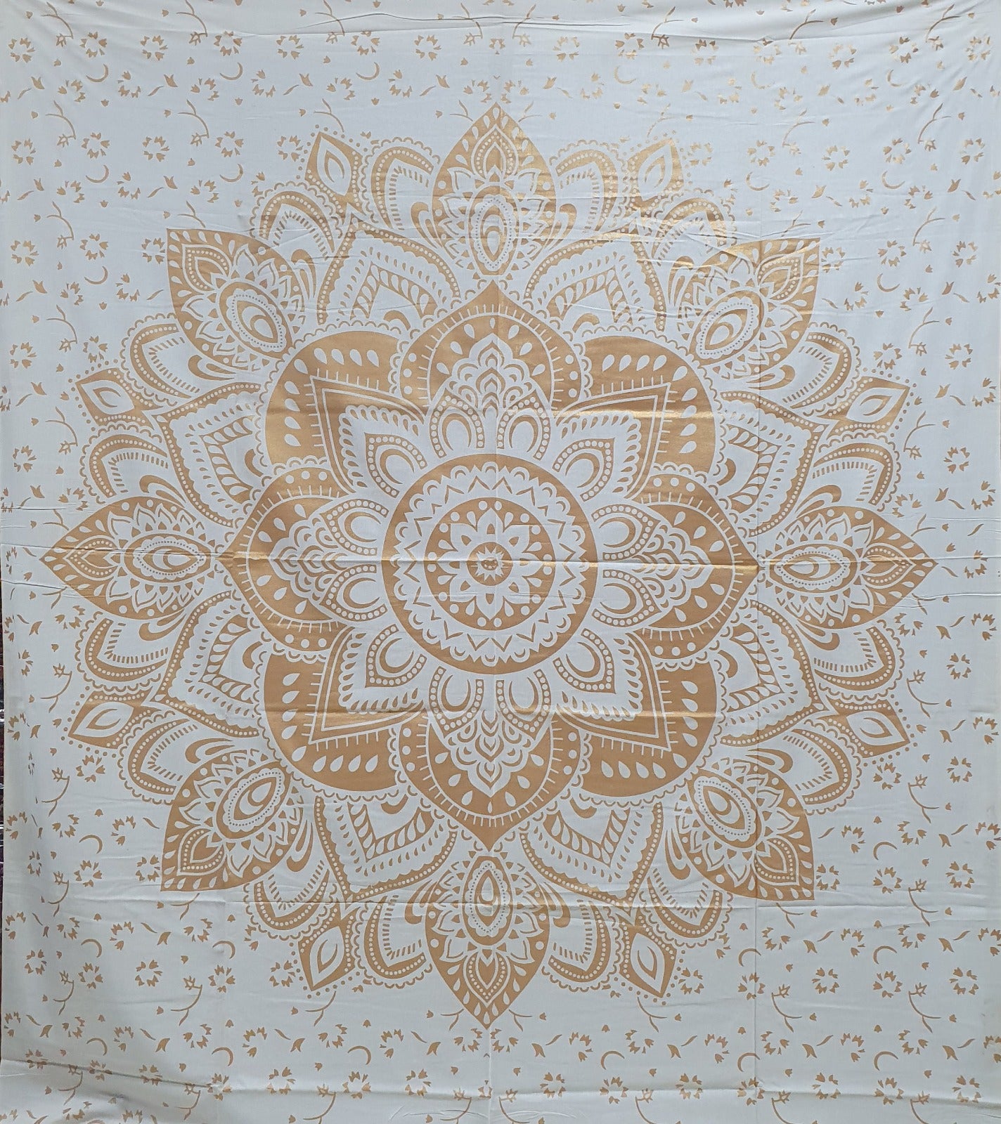 4. Bedsheet Mandala lotus guld
