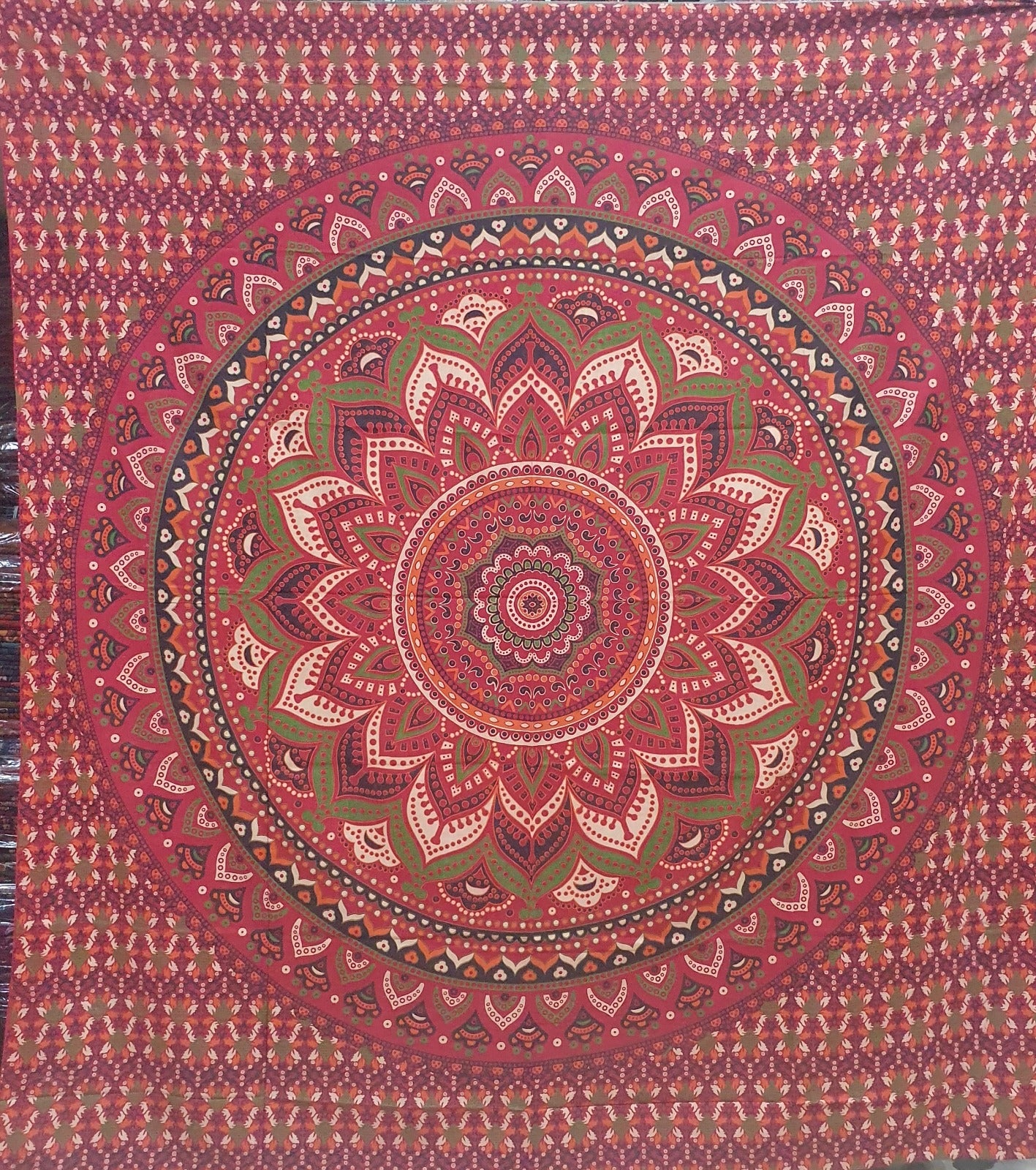 2. Bedsheet Mandala röd