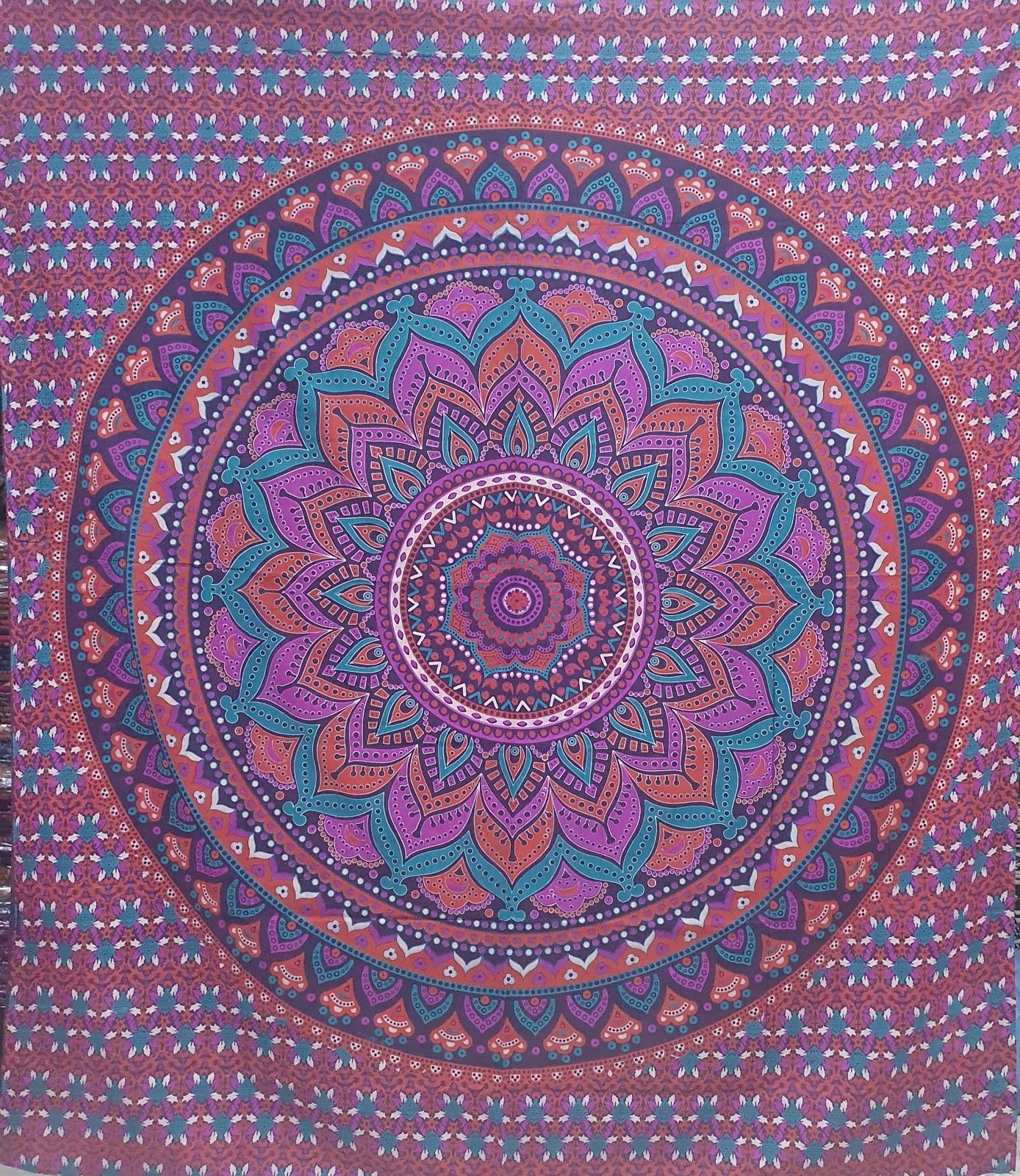 1. Bedsheet Mandala lila