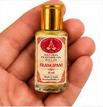 Ladda upp bild till gallerivisning, Frangipani parfymolja 10 ml – flaska i handen | Beauty of India
