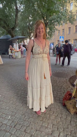 Load and play video in Gallery viewer, Indisk boho maxiklänning med axelband – Free Size
