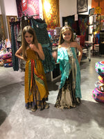 Ladda upp bild till gallerivisning, Barn Snurrklänning i sari tyg
