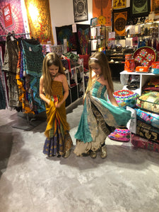 Barn Snurrklänning i sari tyg