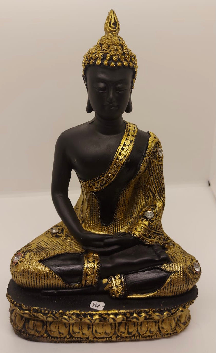 Buddha sittande med bling