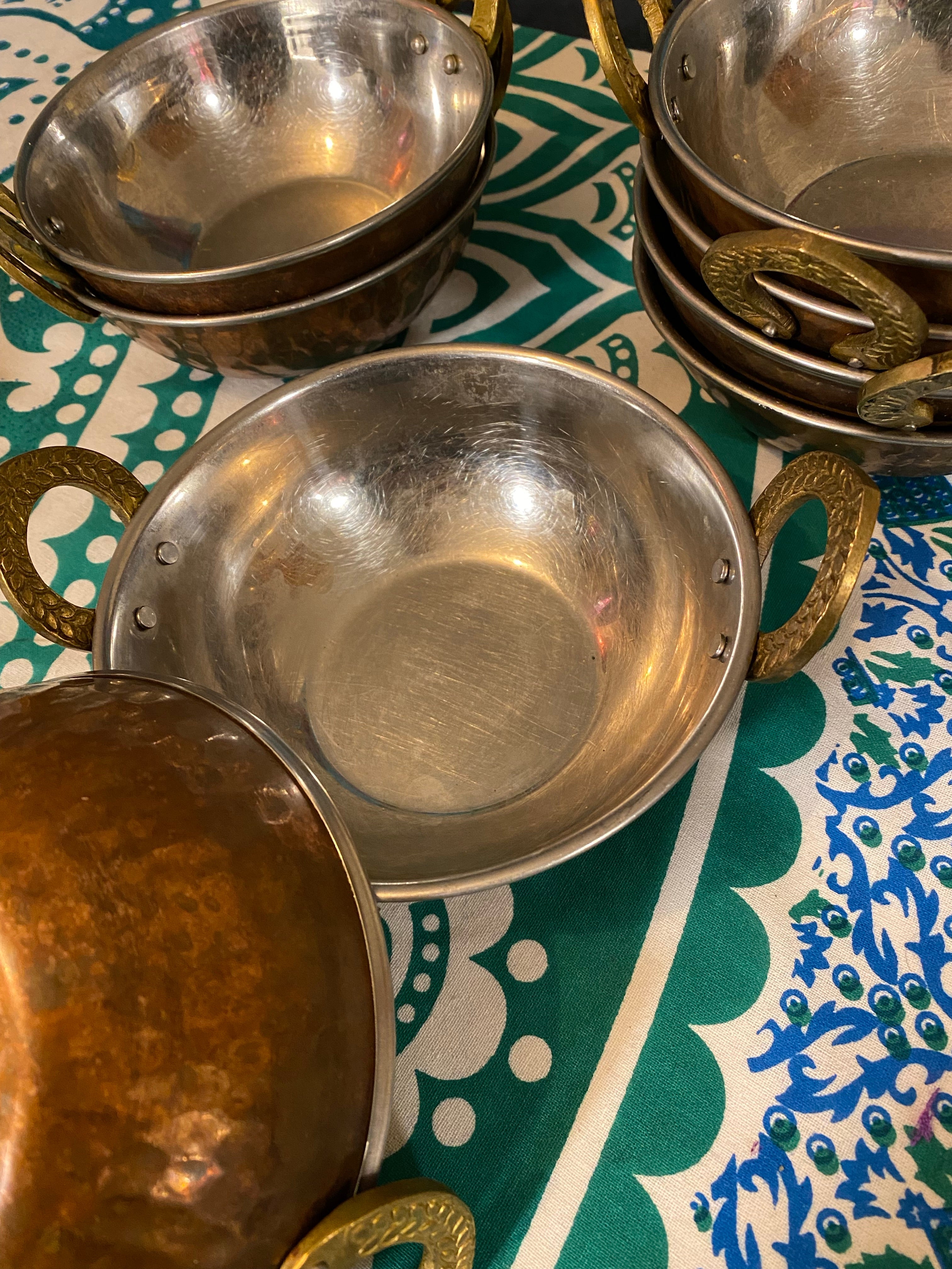 Indisk Upplägg skål i koppar och stål