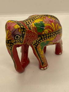 Handmålade trä elefanter