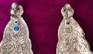 Rökelsehållare platta i metall med indiska motiv
